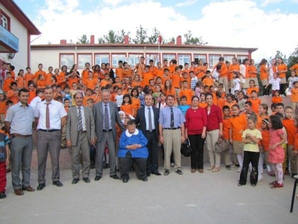 <p>Oyunun diğer bölümlerinde eğlenen öğrencilere toplumsal davranışlar konusunda eğitici mesajlar verdi.</p>

<p> </p>
