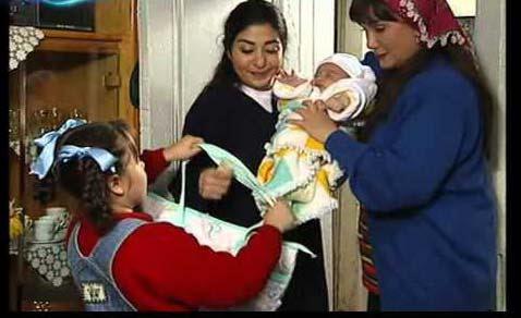 <p>Oyunculuğa henüz 4 yaşındayken adım atan, 10 yaşında ‘Bücür Cadı’ adlı dizinin sihirli karakteri Zeliş’i canlandıran Merve Erdoğan artık bir genç kız.</p>
<p> </p>