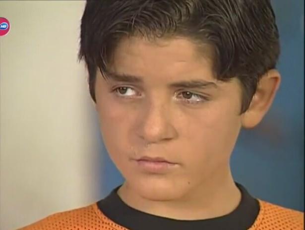 <p>Küçük İbo ile aynı dönemde bir çocuk şarkıcının daha yıldızı parladı. Onun adı da 'Küçük Onur'du.</p>
<p> </p>
