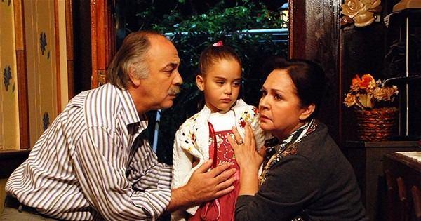<p>Birçok dizi ve filmde oynayan bir dönemin çocuk yıldızı Çağla Şimşek'e bir de şimdi bakın..</p>

