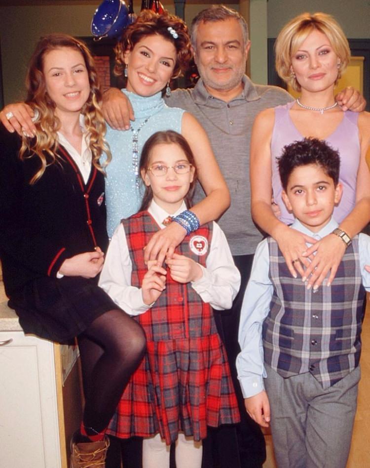 <p>Efsane dizi 'Dadı'nın üzerinden 15 yıl geçti, çocuklar büyüdü.  Dizide evin küçük oğlu Tolga'yı canlındıran Yaşar Abravaya şimdilerde 20'li yaşların ortasında...</p>
