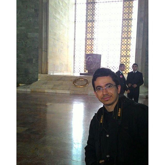 <p>Okuldan sonra iş hayatına atılan Abravaya şimdilerde Türk Telekom arge merkezinde sistem sorumlusu olarak çalışıyor.</p>

<p> </p>
