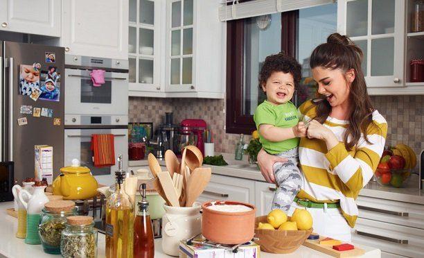 <p><span style="color:#FFFFFF">Hande Türker’in yönetmenliğini üstlendiği reklam filminin yayınına bugün başlandı.</span></p>