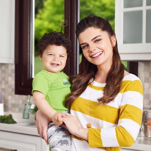 <p><span style="color:#FFFFFF">Anne-oğul, Bebelac’ın devam sütü Bebelac Gold için birlikte kamera karşısına geçti.</span></p>