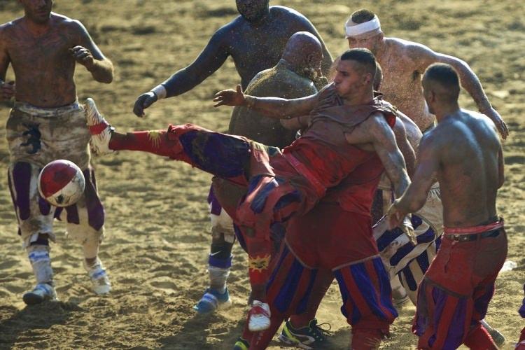 <p>Rönesans dönemi sporunun atasının 6. yüzyıldan kalma eski roma sporu harpastum olduğuna inanılıyor</p>
