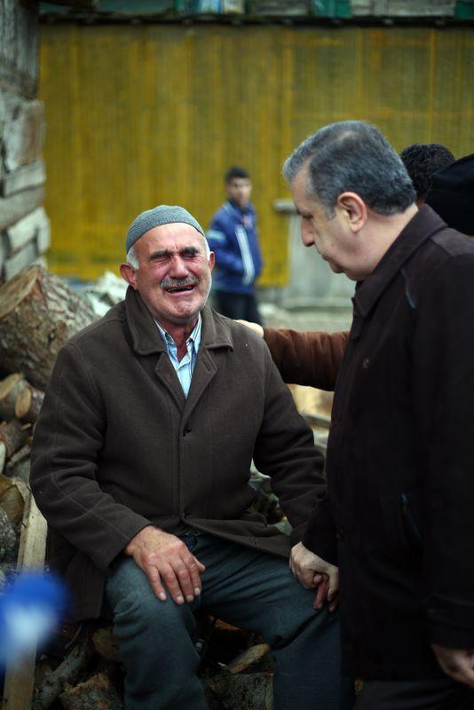 <p>Diğer yandan kısa bir süre önce hacdan dönen Döne Can ise,ağıtlar yakarak, "60 yıllık baba ocağımız yandı küldü. Allahım bu ne acı diyerek" gözyaşı döktü.</p>
