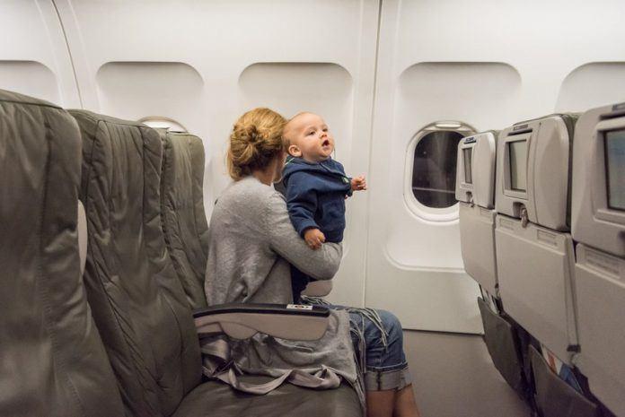 <p>Bayram tatilinde yurtdışını seyahat etmek isteyen ailelerin en sık telaşlandığı konulardan biri de bebekleriyle uçakta yaşayabilecekleri sorunlardır.</p>
