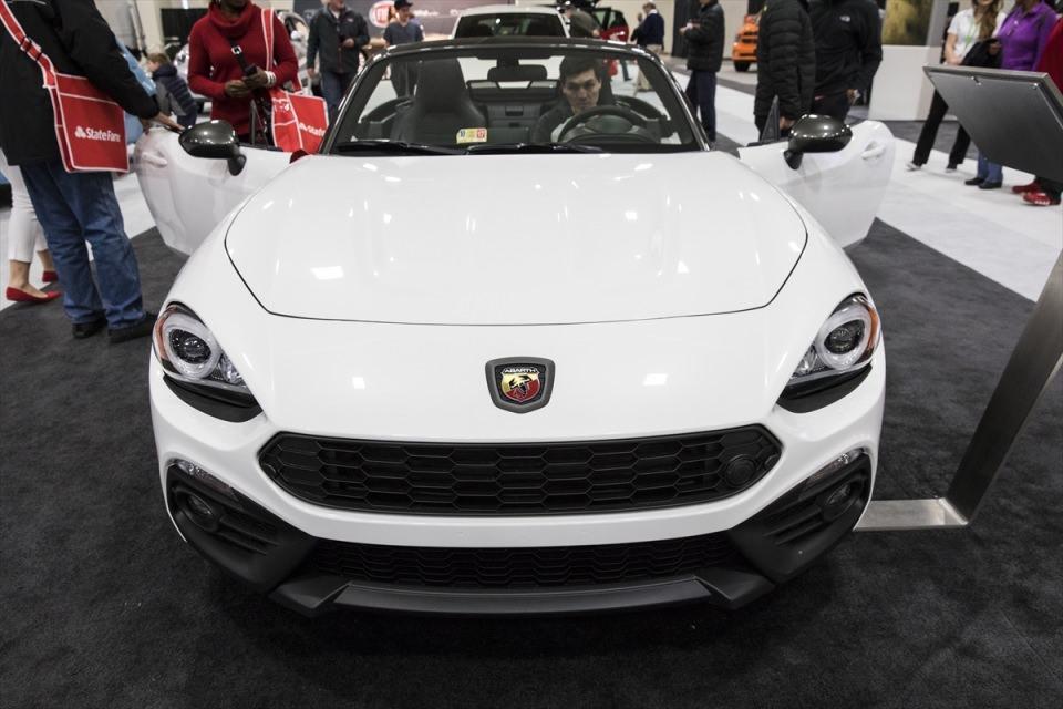 <p>Fiat - 124 Spyder Abarth</p>