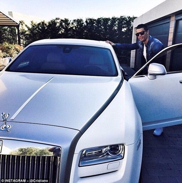 <p>Rolls-Royce Ghost</p>
