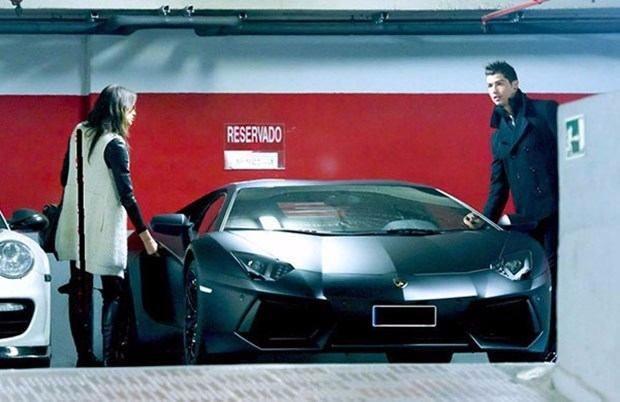 <p>Lamborghini Aventador LP700-4</p>