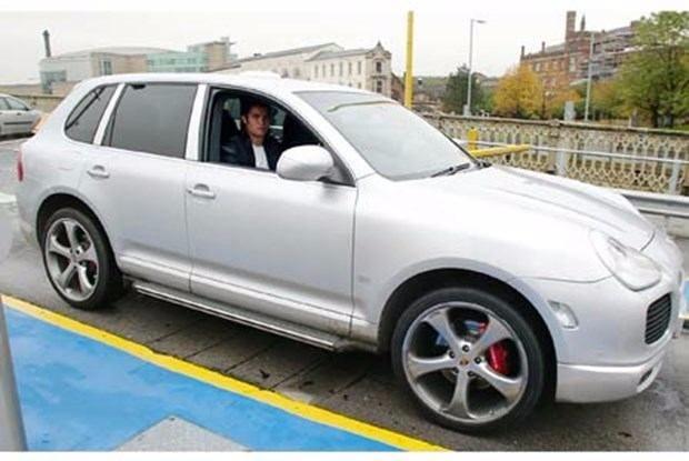 <p>Porsche Cayenne Turbo S- 130 bin euro</p>