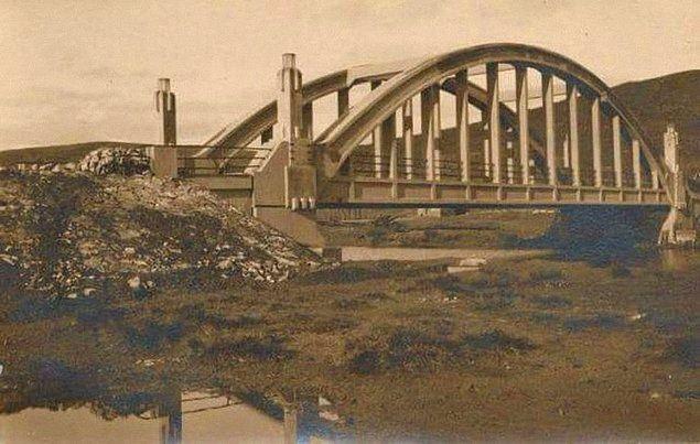 <p>106. Silahtarağa Demiryolu Köprüsü. Günümüzde Fil Köprüsü olarak biliniyor.</p>