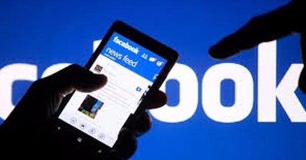 <p><strong>Facebook, fotoğraflarınızın sahibidir ve onları reklamcılara satar </strong></p>

<p>Facebook, herhangi bir bilginizi kimseye satmadığını ve hiçbir zaman satmayacağını söylemişti. Bununla birlikte Facebook'un Times Square'deki bir reklam panosunda gösterdiği reklamda profilinizi veya yazdığınız bir şeyi bir an görürseniz şaşırmayın. Facebook'un paylaştığınız şeyleri kendi reklamını yapmakta kullanma hakkı bulunuyor.</p>
