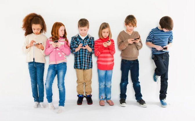 <p>Altı yaşından sonra ise tablet, telefon gibi cihazlarla günde bir saat olacak şekilde ebeveynlerin gözetiminde zaman geçirmeli.</p>
<p> </p>