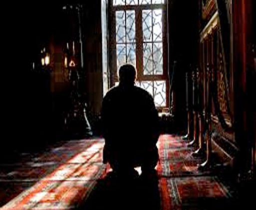 <p>Rahmet–i İlahi’den ümit edilir ki, bu ruh ve hava içinde Cumayı değerlendirdiğimiz müddetçe, Cenab–ı Hak, duaların geçerli olduğu o dakikaya rastlatır ve dualarımızı kabul eder.</p>