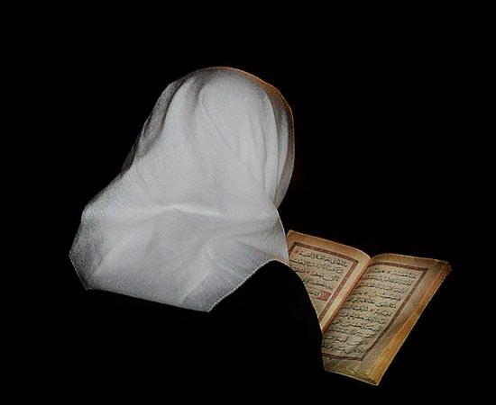 <p>Allahü teâlâ her Cumâ günü altıyüzbin kişiyi Cehennemden azat eder. Bunların hepsi Cehenneme lâyık olup Cumâ gününün bereketi ile Cehennemden çıkarılır.</p>