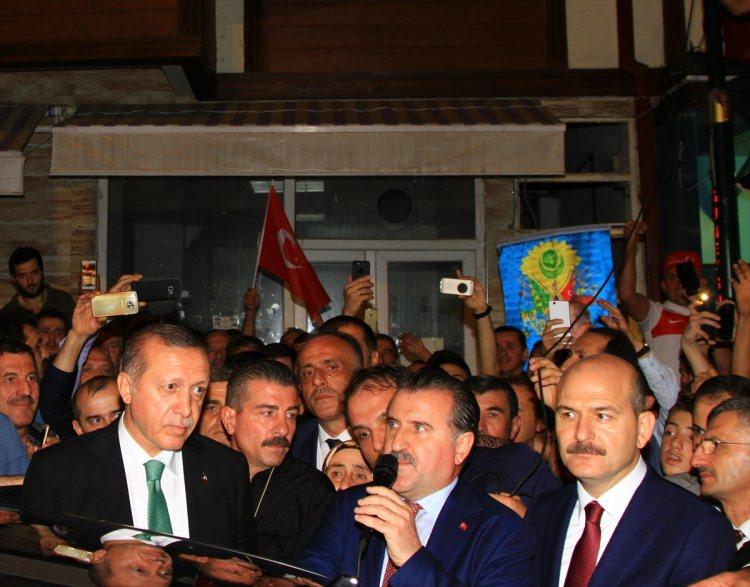 <p>Erdoğan, yaptığı ilk konuşmada hemşehrilerine sitemde bulundu.</p>
