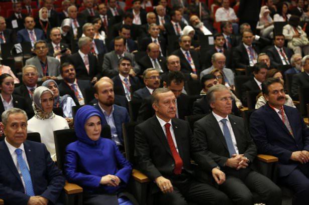 <p>AK Parti'nin Cumhurbaşkanı adayının Genel Başkan ve Başbakan Recep Tayyip Erdoğan olduğu açıklandı. </p>