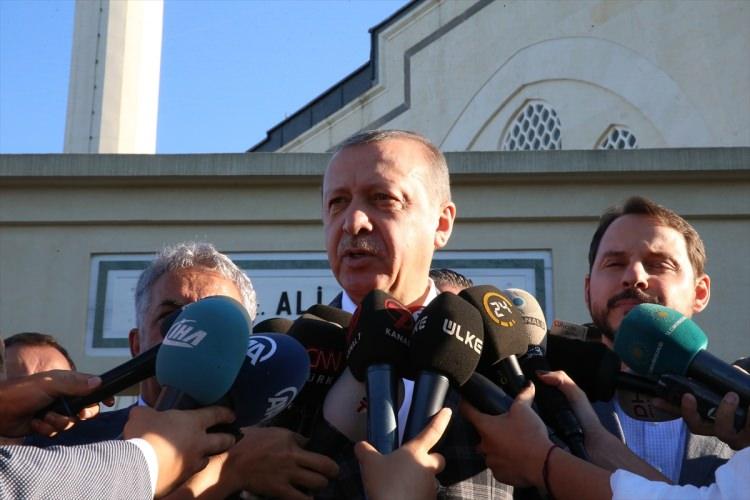 <p>Cumhurbaşkanı Recep Tayyip Erdoğan, Kurban Bayramı namazını Üsküdar'daki Hz. Ali Camisi'nde kıldı. </p>
