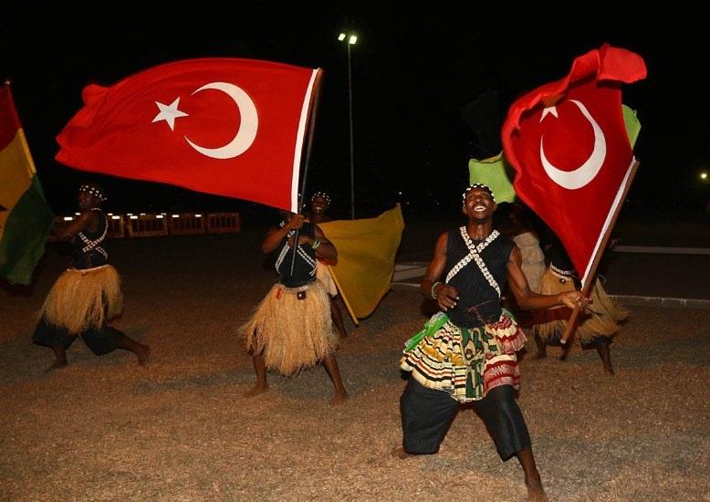 <p>Törende, Akra Büyükelçisi Nesrin Beyazıt ile diğer yetkililer de hazır bulundu.</p>

<p> </p>
