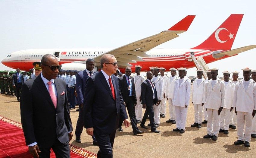 <p>Cumhurbaşkanı Recep Tayyip Erdoğan, Batı Afrika ziyaretinin son durağı Gine’ye 3 Mart 2016 tarihlerinde resmî bir ziyaret gerçekleştirdi.</p>

<p> </p>
