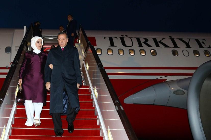 <p>Cumhurbaşkanı Recep Tayyip Erdoğan, Birleşmiş Milletler Medeniyetler İttifakı’nın 7. Küresel Forumu’na katılmak üzere 25-26 Nisan 2016 tarihlerinde Azerbaycan’a bir ziyaret gerçekleştirdi.</p>
