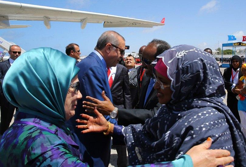 <p>Cumhurbaşkanı Recep Tayyip Erdoğan, Doğu Afrika ziyaretinin son durağı Somali’ye 3 Haziran 2016 tarihlerinde resmî bir ziyaret gerçekleştirdi.</p>
<p> </p>