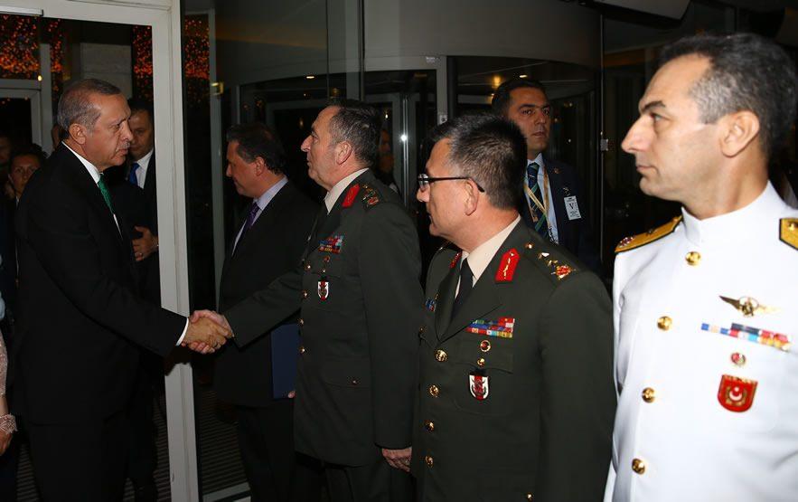<p>Cumhurbaşkanı Erdoğan, 8 Temmuz 2016 tarihinde ilk olarak NATO Devlet ve Hükûmet Başkanları Zirvesi kapsamındaki resepsiyona katıldı. NATO üyesi ülkelerin devlet ve hükümet başkanları ile uluslararası kuruluş başkanlarının iştirak ettiği resepsiyon, Ulusal Stadyum’da gerçekleştirildi. </p>