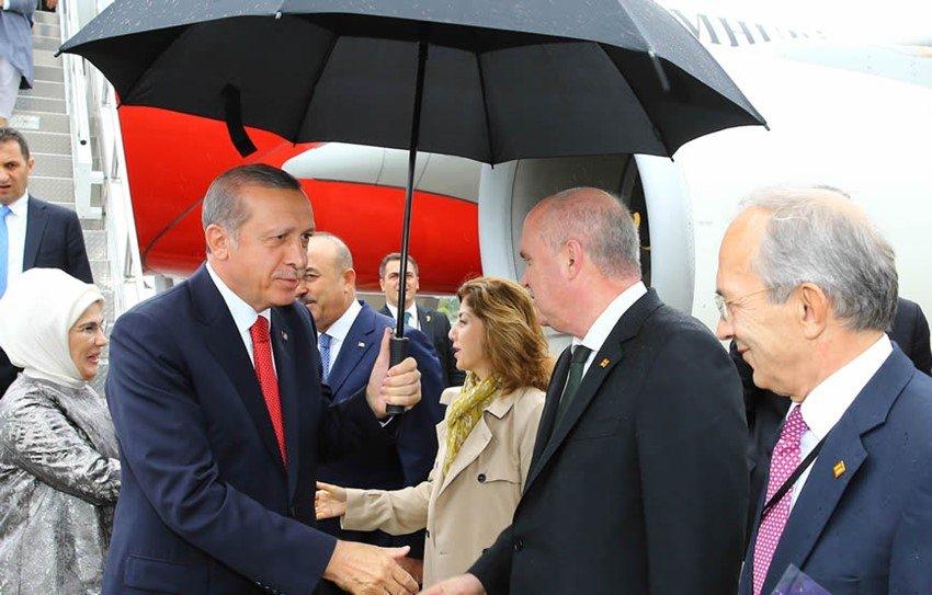 <p>Cumhurbaşkanı Recep Tayyip Erdoğan, Birleşmiş Milletler (BM) 71. Genel Kurulu görüşmelerine katılmak ve çeşitli temaslarda bulunmak üzere 19-22 Eylül 2016 tarihlerinde Amerika Birleşik Devletleri’ne bir ziyaret gerçekleştirdi.</p>
<p> </p>