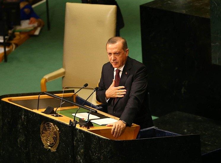 <p>Cumhurbaşkanı Erdoğan, BM’nin reforme edilmesi gerektiğini vurgulayarak “Uluslararası barış ve güvenliğin temininden sorumlu ana organ olan Güvenlik Konseyi reforme edilmedikçe, bu çabaların tam manasıyla amacına ulaşamayacağı açıktır.</p>