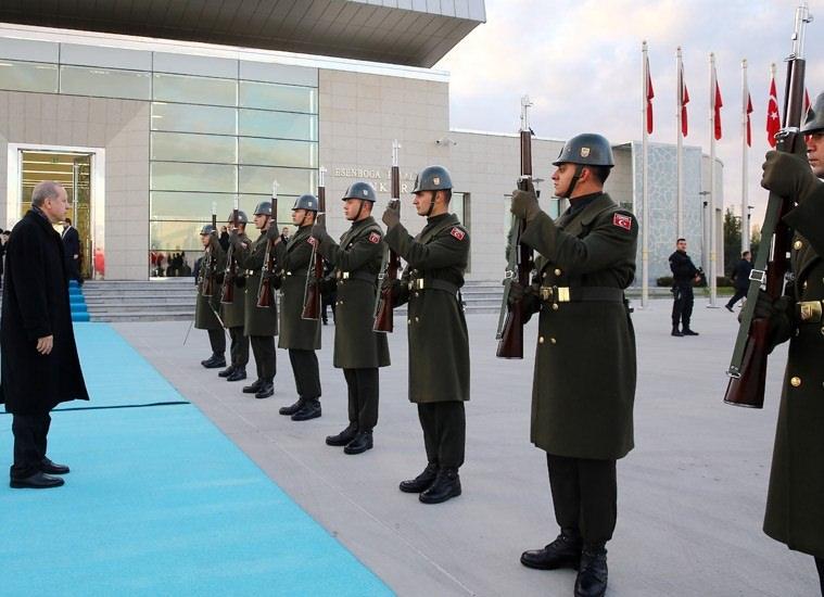 <p>Cumhurbaşkanı Recep Tayyip Erdoğan, resmî bir ziyaret gerçekleştirmek ve bazı temaslarda bulunmak üzere 11 Kasım 2016 Cuma günü Belarus'a gitti.</p>

<p> </p>
