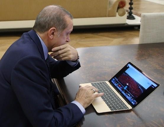 <p>Cumhurbaşkanı Erdoğan, "haber", "yaşam" ve "spor" kategorilerindeki <strong>3 fotoğraf için oy</strong> kullandı.</p>
