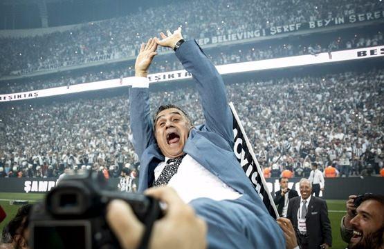 <p>Cumhurbaşkanı Erdoğan, spor kategorisinde ise Bülent Doruk'un çektiği, Spor Toto Süper Liginin 33. haftasında Osmanlıspor ile Vodafone Arena'da oynadığı maçı kazanarak, sezonun bitimine bir hafta kala şampiyonluğunu ilan eden Beşiktaş'ın teknik direktörü Şenol Güneş'in yaşadığı sevinci anlatan <strong>"Şenol Güneş"</strong> fotoğrafına oy verdi.</p>

