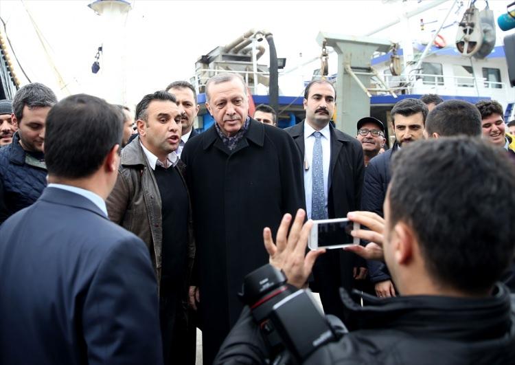 <div>"Ama ben tabii vatandaşlarıma da özellikle balık yeme noktasındaki bu kültürü tavsiye ederim. Balığı az yiyoruz. Kendilerinin de ifadesi o. 'Balık az yeniyor, tüketiliyor' diyorlar. </div>
<div> </div>