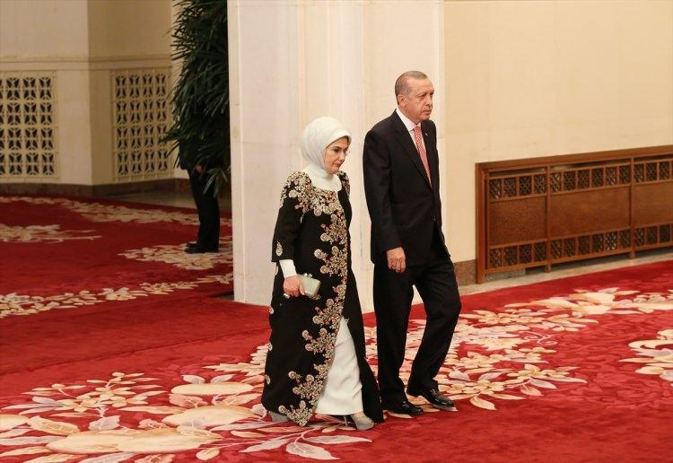 <p>Fotoğraf çekimi sırasında ev sahibi olan Çin Devlet Başkanı Şi'nin bir tarafında Cumhurbaşkanı Erdoğan yer alırken, diğer tarafında Rusya Devlet Başkanı Putin hazır bulundu.</p>
<p> </p>