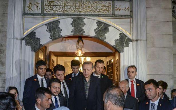 <p>Cumhurbaşkanı Recep Tayyip Erdoğan, resmi ziyarette bulunmak üzere geldiği Japonya'nın başkenti Tokyo'da Tokyo Camii'ni ziyaret etti. </p>