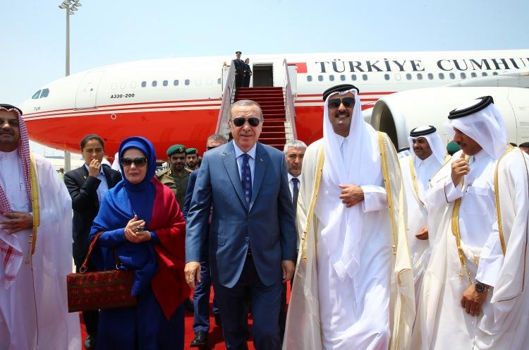 <p>Cumhurbaşkanı Recep Tayyip Erdoğan, özel uçak "TUR" ile saat 12.25'te Katar'ın başkenti Doha'ya geldi.</p>

<p> </p>
