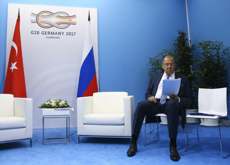 <p><strong>Putin'den Erdoğan'a büyük övgü! Sizin sayenizde...</strong></p>
<p>Cumhurbaşkanı Erdoğan'ın, Almanya'da düzenlenen G20 Liderler Zirvesi kapsamında Rusya Devlet Başkanı Putin ile ikili görüşme gerçekleştirdi.</p>