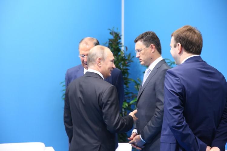 <p>Bu süre içinde terörist oluşumlara büyük darbe indirildi ve çözüm süreci ciddi biçimde ilerledi" ifadelerini kullandı. Putin ayrıca, "Sizin ve tüm meslektaşlarınızın duruşunu, müzakere sürecindeki tüm partnerlerimizin duruşunu takdir ediyoruz" dedi.</p>