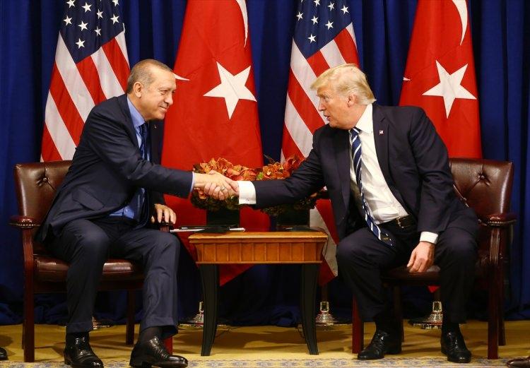 <p>Cumhurbaşkanı Recep Tayyip Erdoğan, ABF Başkanı Donald Trump ile görüşmesinin basına açık bölümünde yaptığı açıklamada, <strong>"İnanıyorum ki gerek Amerika-Türkiye ilişkileri gerekse bölgesel gelişmeler, dünyadaki diğer konuları ele alma fırsatını bulacağız." dedi.</strong></p>
