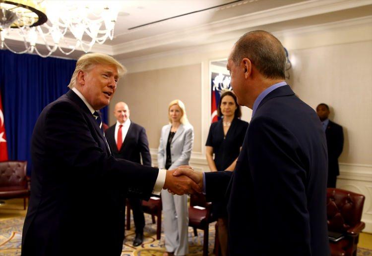 <p>Zirvede, Türkiye-ABD ilişkilerinin yanı sıra, Kuzey Irak ve Suriye konularının ağırlıklı olarak konuşulduğu belirtildi.</p>
