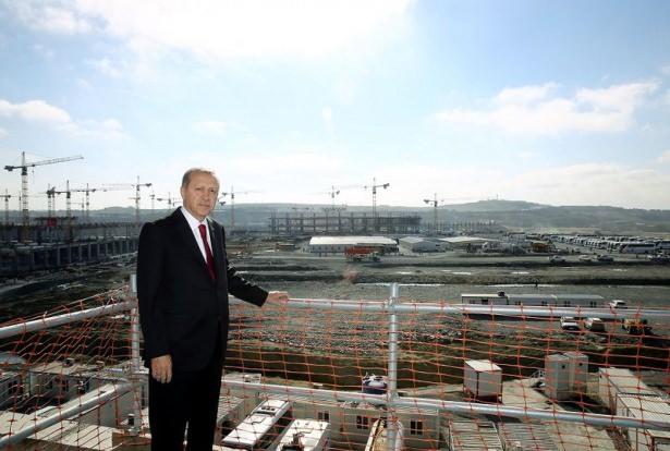 <p><a href="http://Erdoğan'ın inşaat alanına yaptığı ziyarette, Çevre ve Şehircilik Bakanı Fatma Güldemet Sarı, Enerji ve Tabii Kaynaklar Bakanı Berat Albayrak, Orman ve Su İşleri Bakanı Veysel Eroğlu, Ulaştırma Denizcilik ve Haberleşme Bakanı Binali Yıldırım da hazır bulundu.">http://Erdoğan'ın inşaat alanına yaptığı ziyarette, Çevre ve Şehircilik Bakanı Fatma Güldemet Sarı, Enerji ve Tabii Kaynaklar Bakanı Berat Albayrak, Orman ve Su İşleri Bakanı Veysel Eroğlu, Ulaştırma Denizcilik ve Haberleşme Bakanı Binali Yıldırım da hazır bulundu.</a></p>
