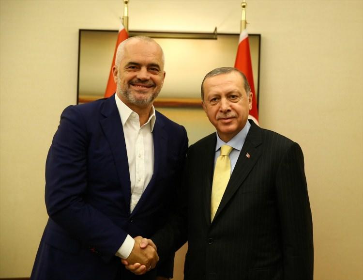 <p>Arnavutluk Başbakanı Edi Rama</p>
