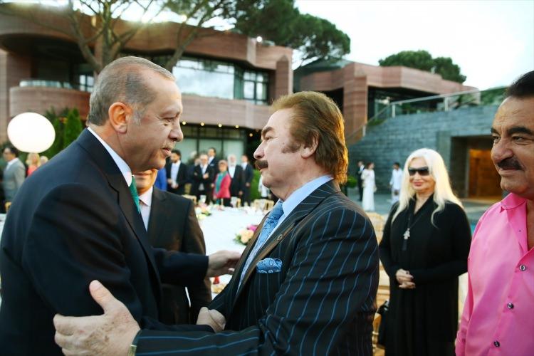 <p>Orhan Gencebay</p>
