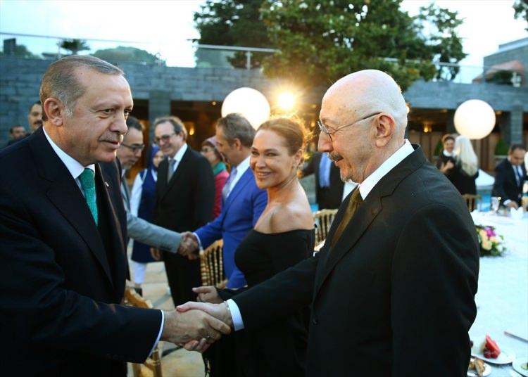 <p>Hülya Avşar</p>
