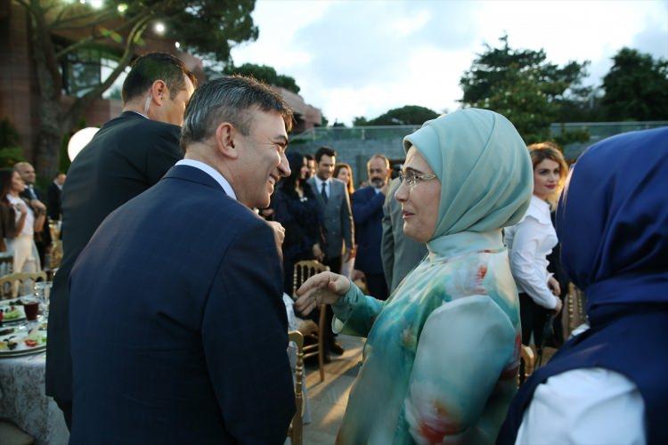 <p>Radyo programcısı Mehmet Akbay</p>
