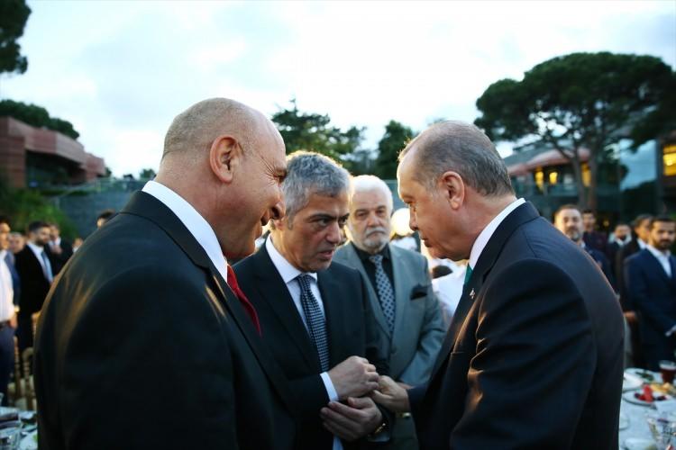 <p>Cengiz Kurtoğlu </p>
