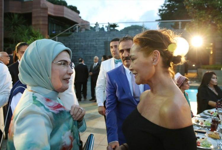 <p>Hülya Avşar</p>
