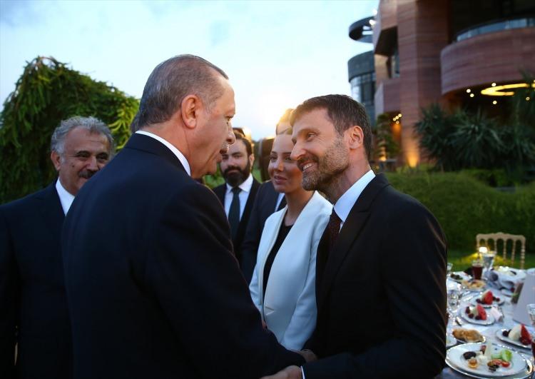<p>Sinan Özen</p>
