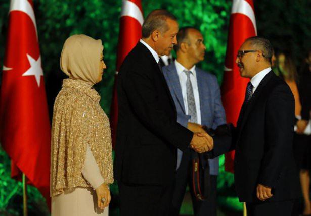 <p>Genelkurmay Başkanı Orgeneral Necdet Özel ve eşi Kamuran Özel'in de hazır bulunduğu resepsiyonda, kuvvet komutanları, MİT Müsteşarı Hakan Fidan, Yargıtay Başkanı Ali Alkan da yer aldı.</p>